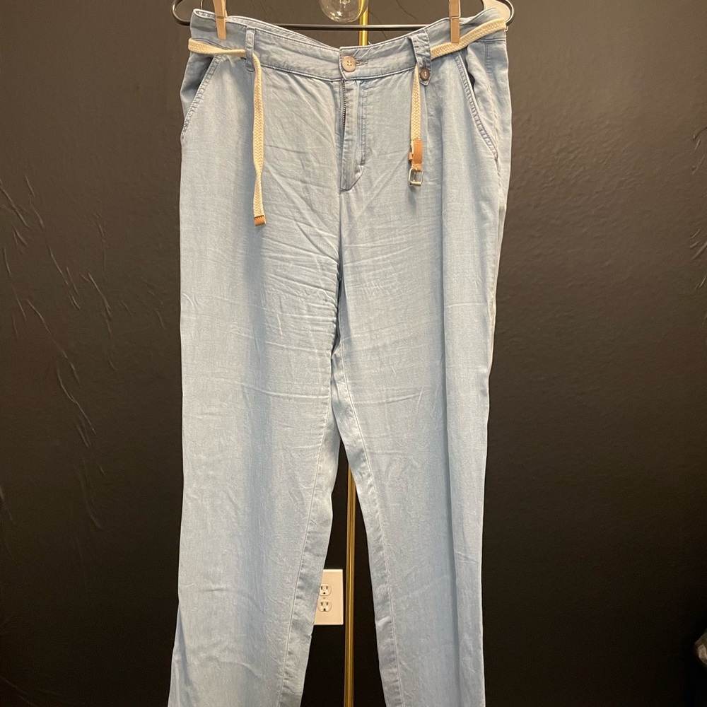 Zara trousers. Rayon materiel. Size 4.